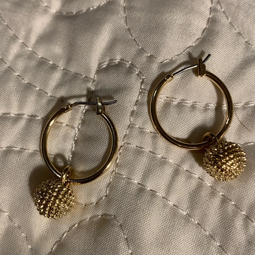 Hoop and charm earrings NEW - Picture 2 of 4